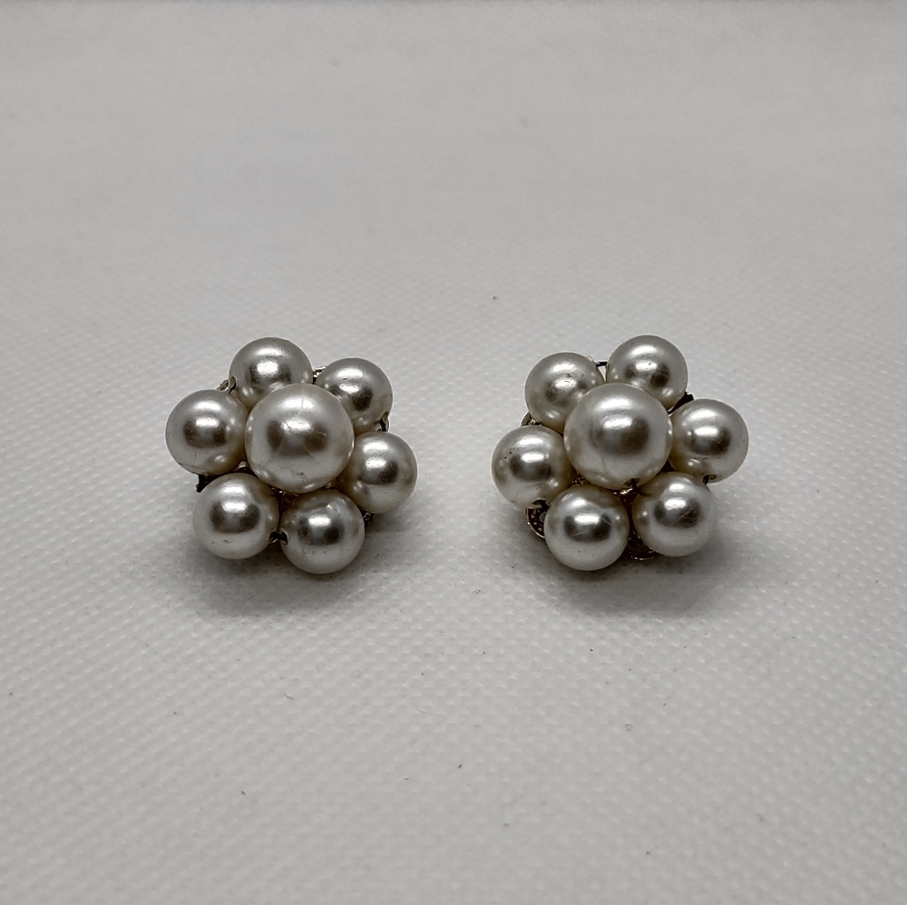 Vintage‎ Pearl Cluster Clip On Earrings